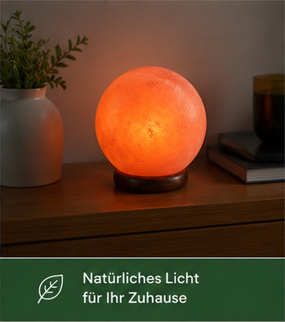NaturGut Kristallsalz-Lampe Kugel 3–5 kg mit Elektrik & Holzsockel | Runde Himalaya Salzlampe | Handgefertigte Salzkristall-Lampe | Warmes Ambiente Licht für Wohnzimmer, Schlafzimmer, Yoga & Meditation